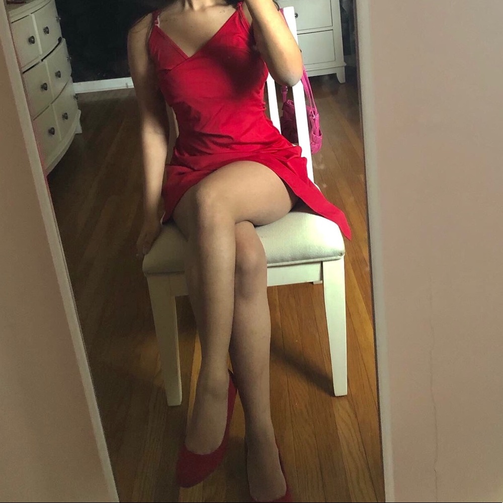 Red Dress - Picture 4 of 4
